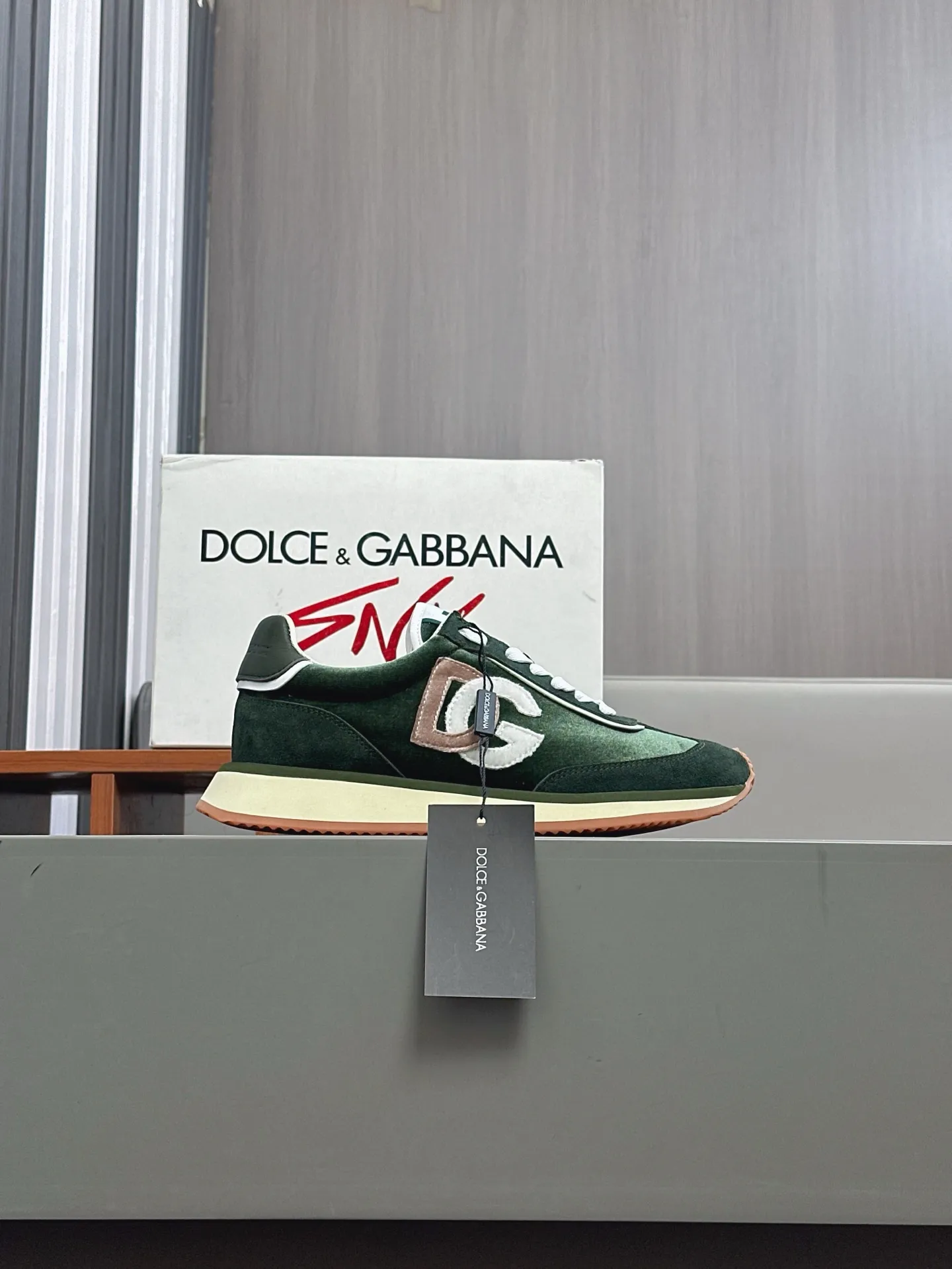 💰700••New arrivals••Dolce&Gabbana••DG✔️High-end men’s sports•casual shoes. Original goods from top counters. Original imported cowhide, multi-material splicing design ➕Imported cowhide lining, cowhide feet ➕Original T men's shoes 💰R elastic outsole.  Size: 39-44 (38, 45 customized)